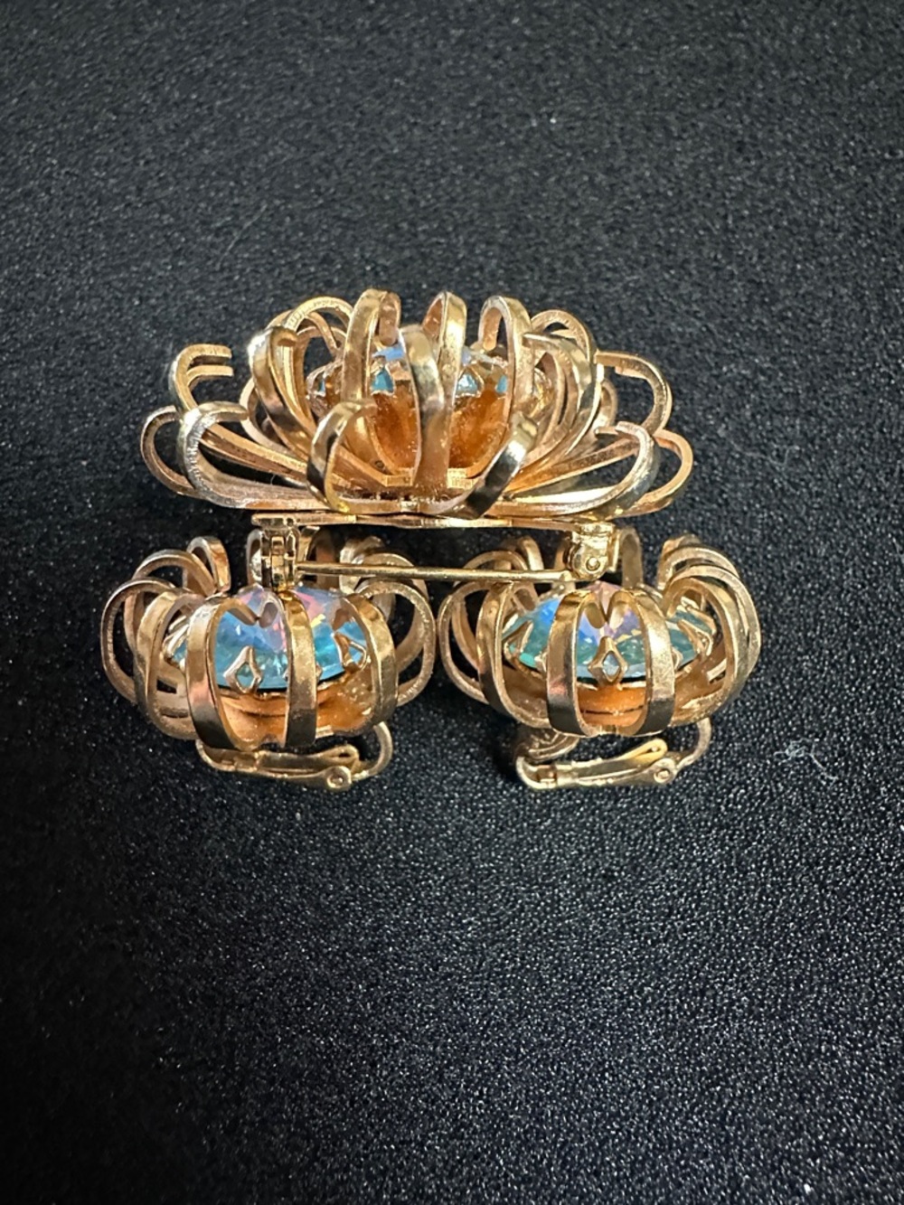 1969 Sarah Coventry Mystic Blue Brooch and Clip-On Earrings - Picture 9 of 13